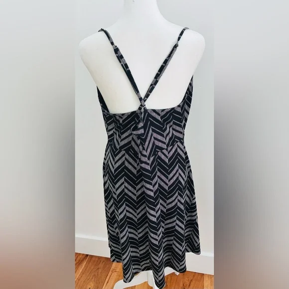 Forever 21 plus size 0X Black and White Chevron sundress Dress - Picture 4 of 9